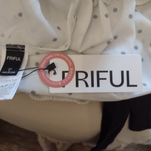 NWT Tie Shoulder Top - Picture 5 of 6